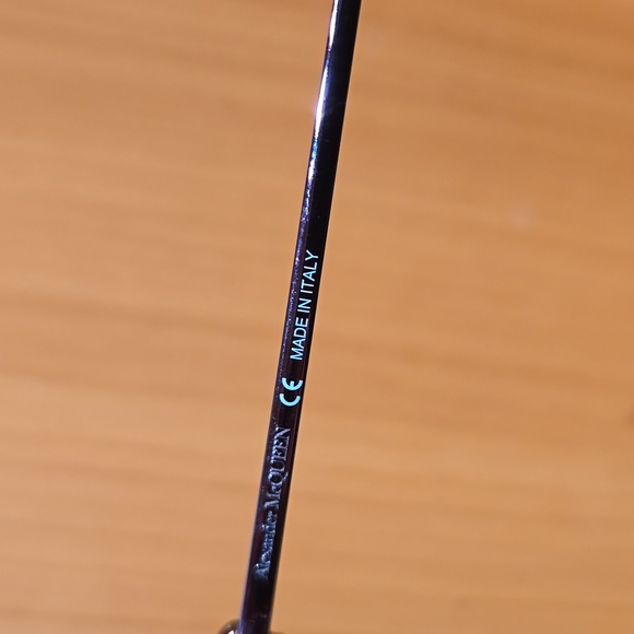 Gradient square Alexander  Mcqueen sunglasses . No scratches - Picture 4 of 7